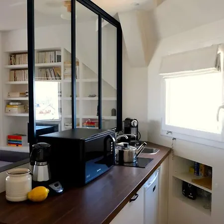 Apartment Romantic Montmartre & Sopi
